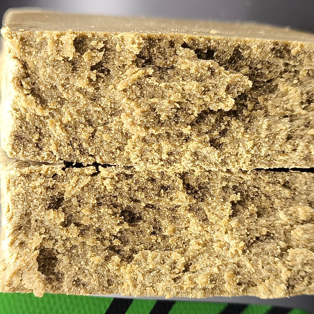Detalle de la textura interior de The Yellow King 50% CBD